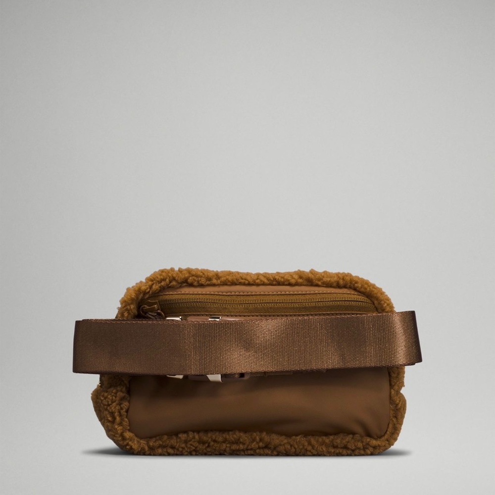 Lululemon Everywhere Belt Bag 
Burnt Caramel *Fleece* Sherpa JUST FEW LEFT 🎉 - Picture 3 of 7